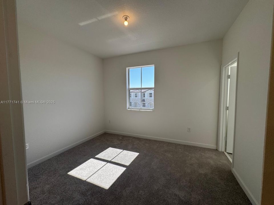 Recently Rented: $2,449 (3 beds, 3 baths, 1334 Square Feet)