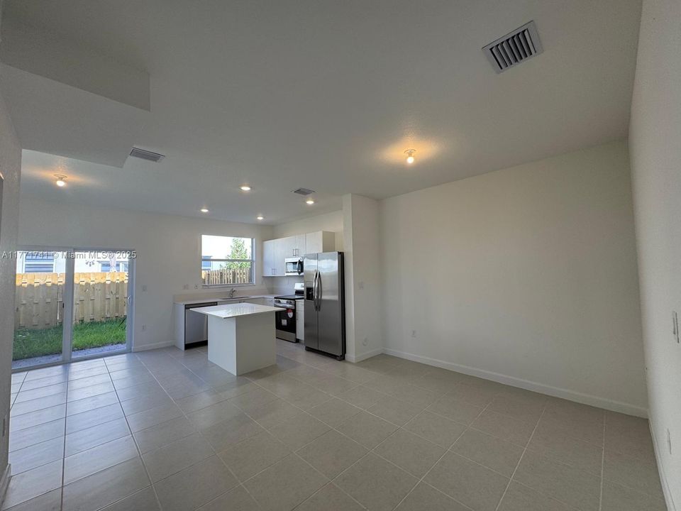 Recently Rented: $2,449 (3 beds, 3 baths, 1334 Square Feet)