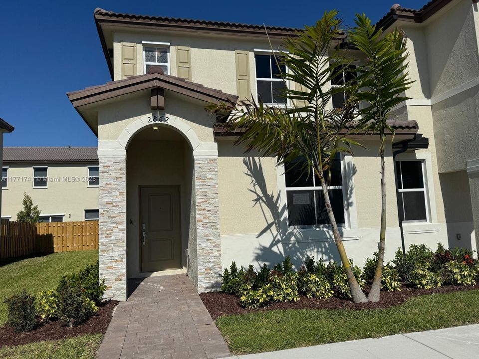 Recently Rented: $2,449 (3 beds, 3 baths, 1334 Square Feet)