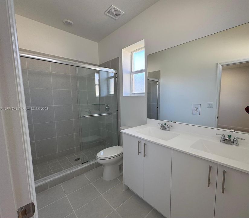 Recently Rented: $2,449 (3 beds, 3 baths, 1334 Square Feet)