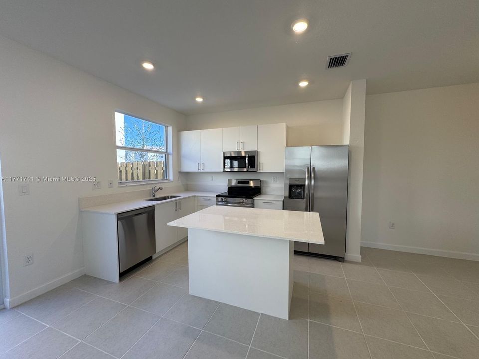 Recently Rented: $2,449 (3 beds, 3 baths, 1334 Square Feet)