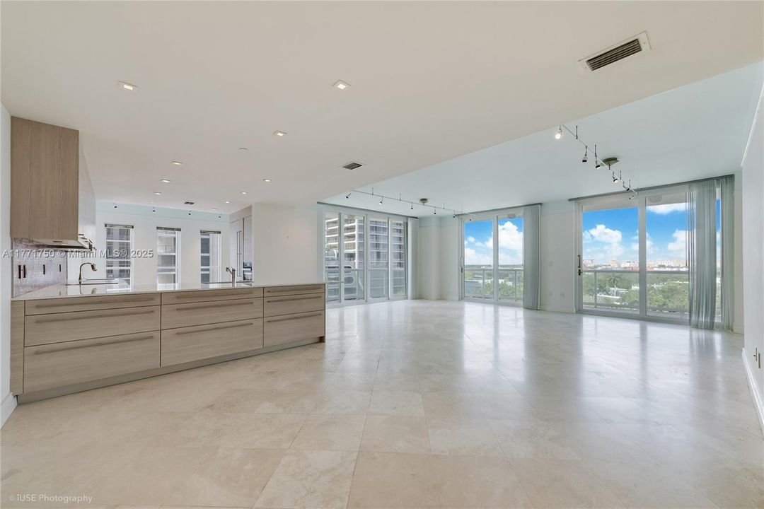 Недавно продано: $2,100,000 (2 спален, 2 ванн, 1910 Квадратных фут)