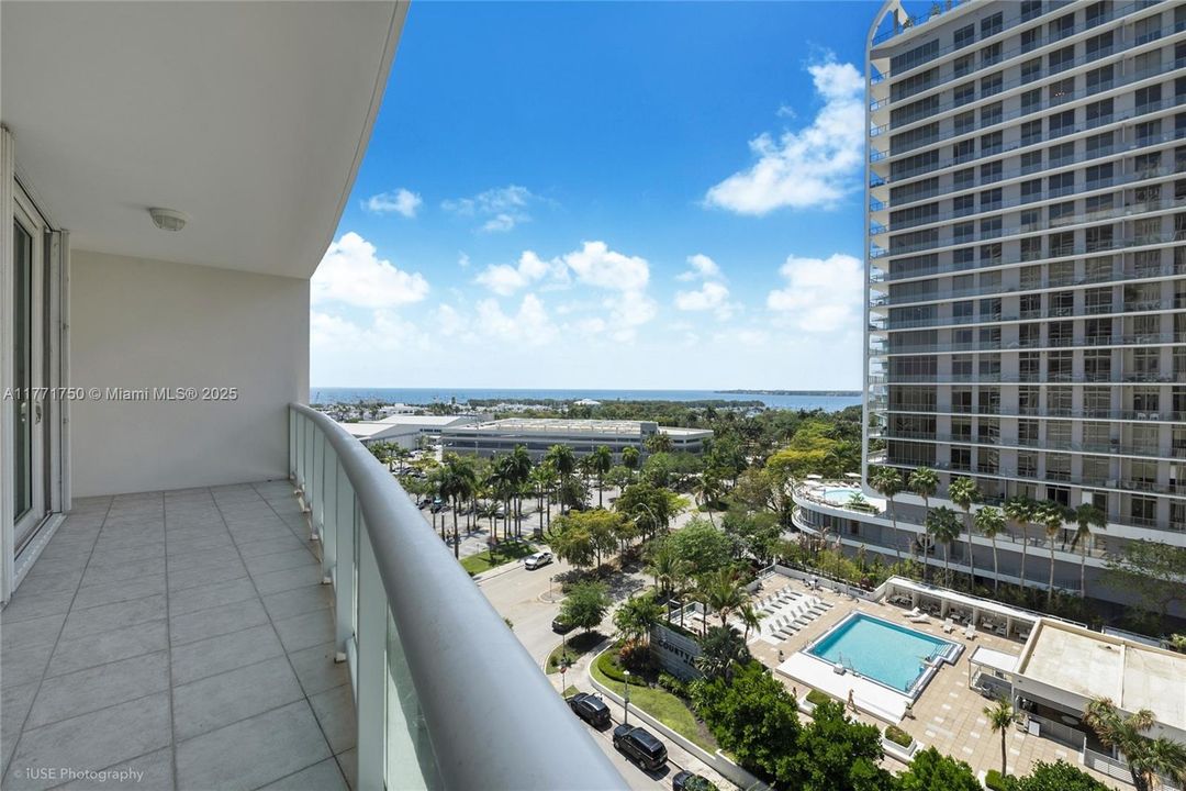 Недавно продано: $2,100,000 (2 спален, 2 ванн, 1910 Квадратных фут)