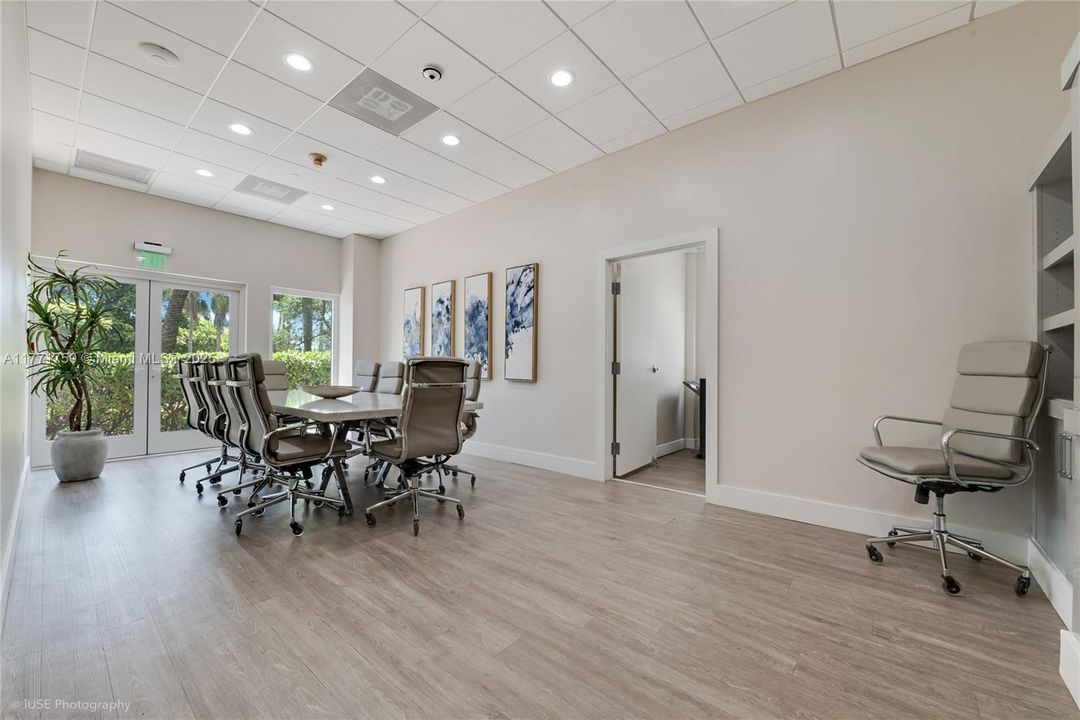 Недавно продано: $2,100,000 (2 спален, 2 ванн, 1910 Квадратных фут)