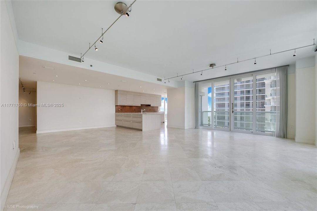 Недавно продано: $2,100,000 (2 спален, 2 ванн, 1910 Квадратных фут)