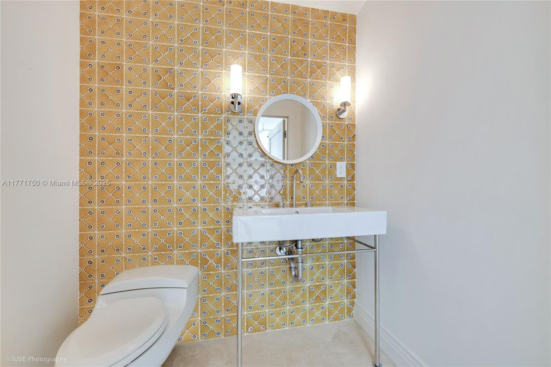 Недавно продано: $2,100,000 (2 спален, 2 ванн, 1910 Квадратных фут)