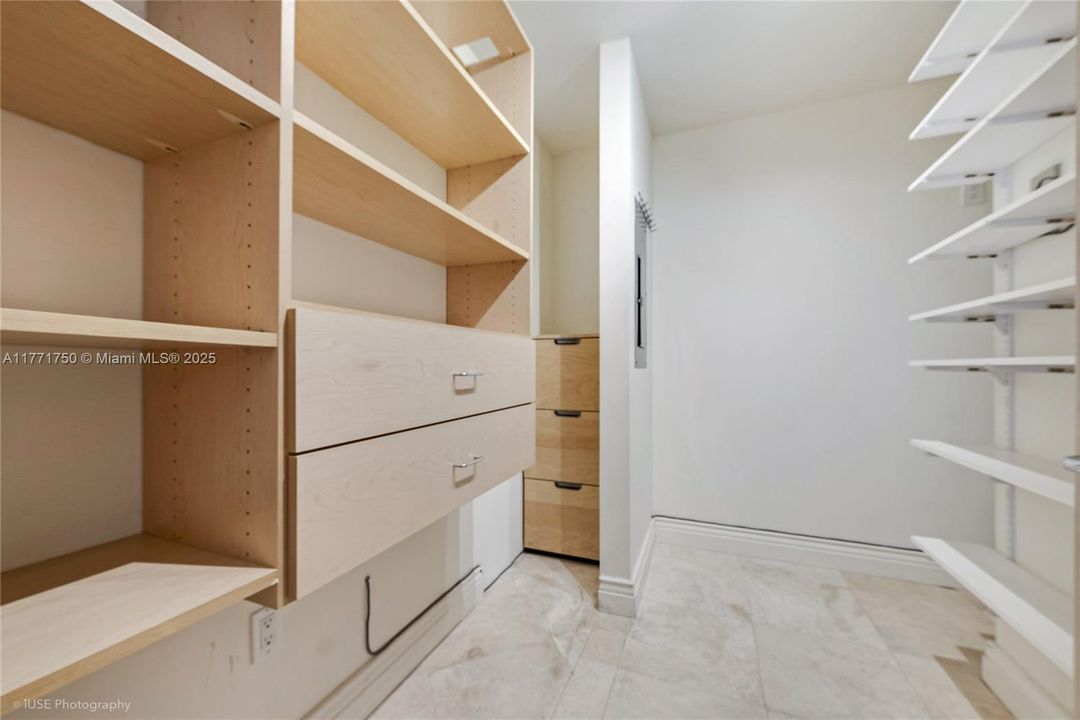 Недавно продано: $2,100,000 (2 спален, 2 ванн, 1910 Квадратных фут)