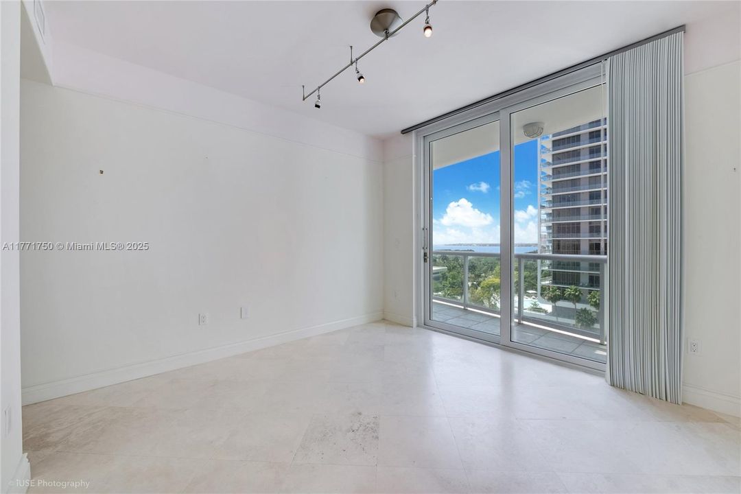 Недавно продано: $2,100,000 (2 спален, 2 ванн, 1910 Квадратных фут)