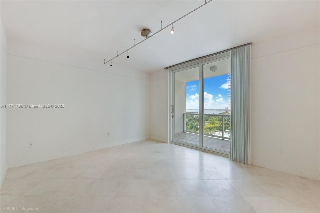 Недавно продано: $2,100,000 (2 спален, 2 ванн, 1910 Квадратных фут)