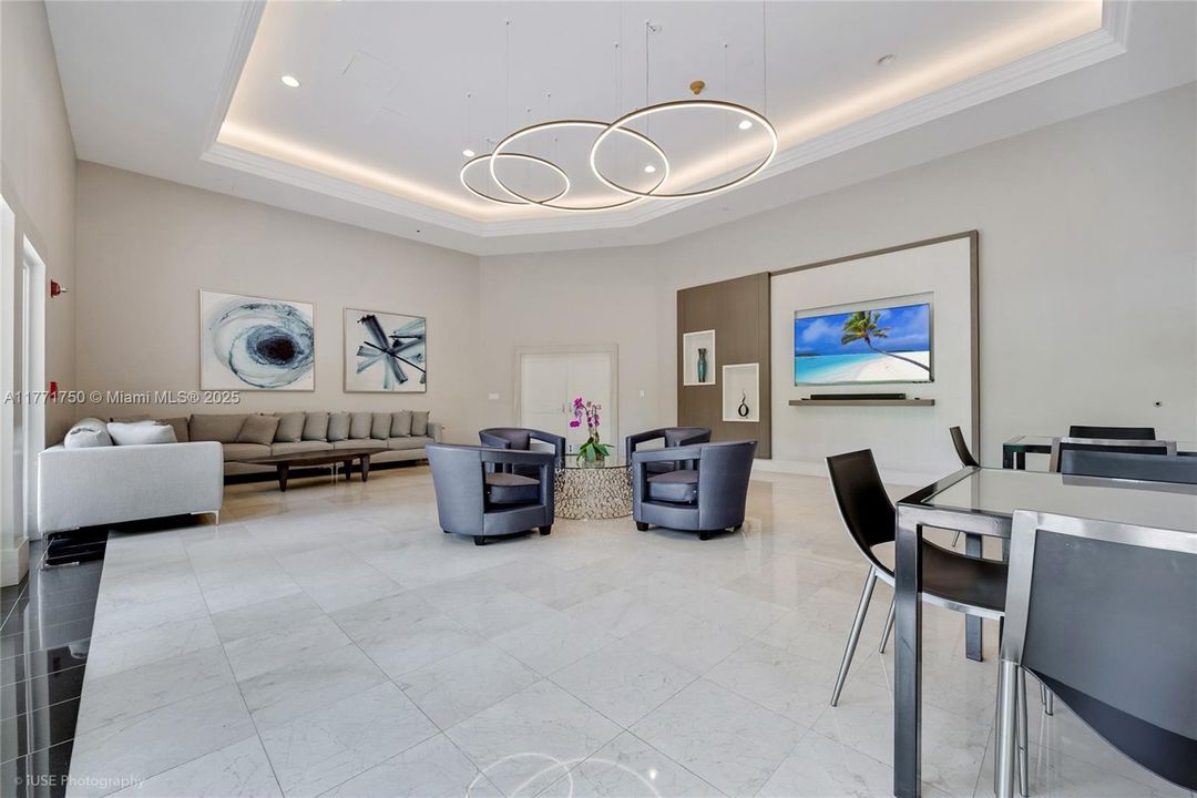 Недавно продано: $2,100,000 (2 спален, 2 ванн, 1910 Квадратных фут)