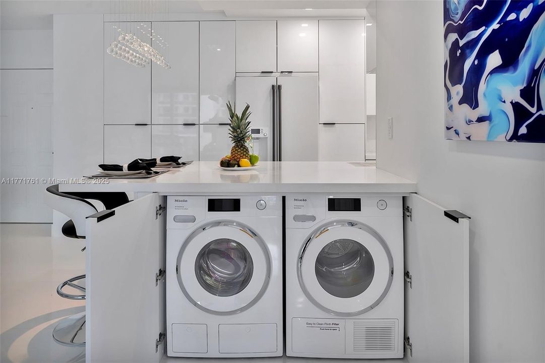 For Rent: $4,000 (1 beds, 1 baths, 745 Square Feet)