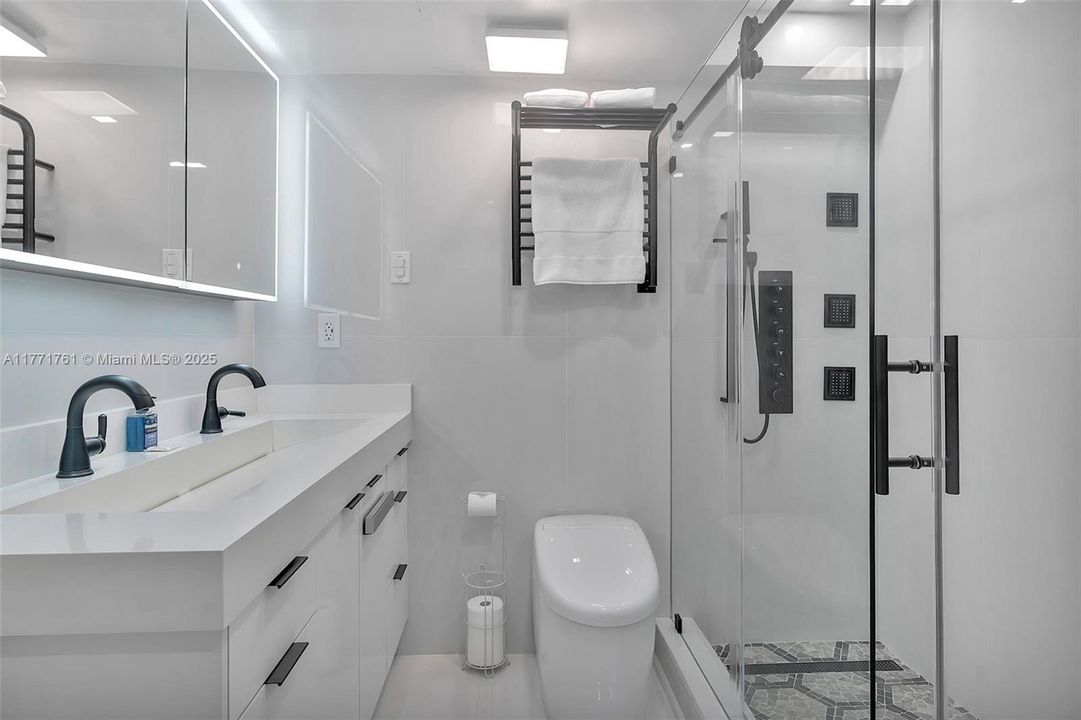 For Rent: $4,000 (1 beds, 1 baths, 745 Square Feet)