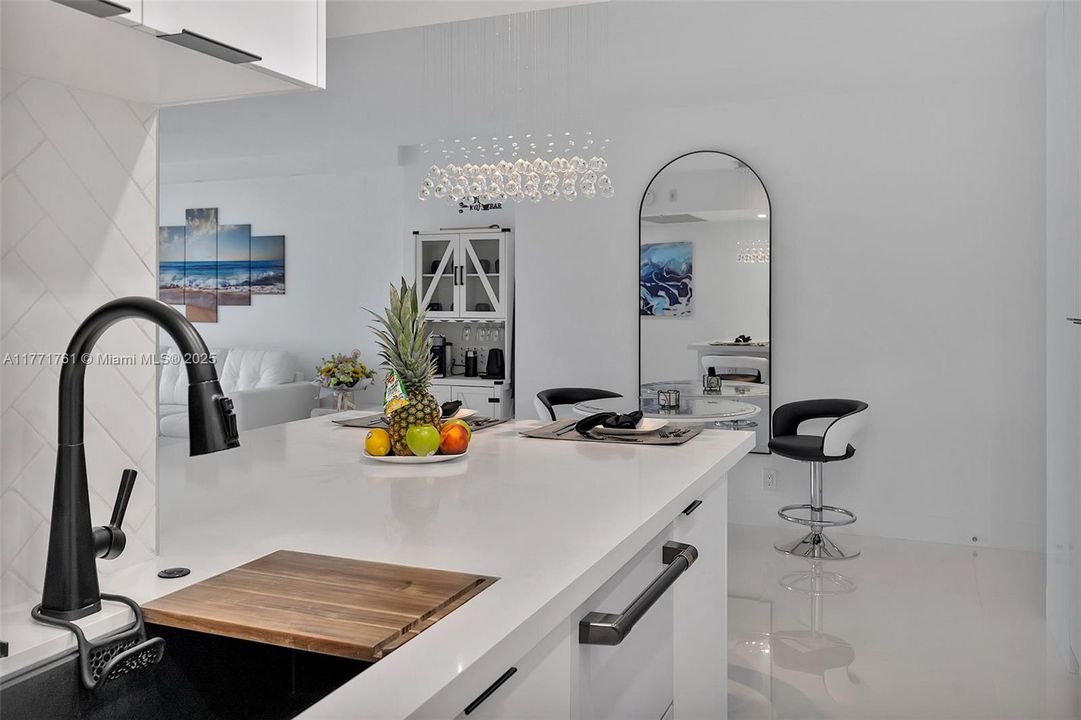 For Rent: $4,000 (1 beds, 1 baths, 745 Square Feet)