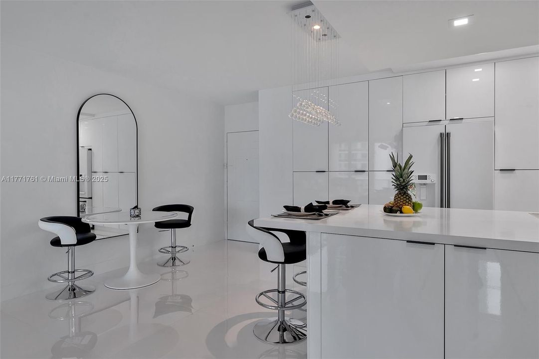 For Rent: $4,000 (1 beds, 1 baths, 745 Square Feet)