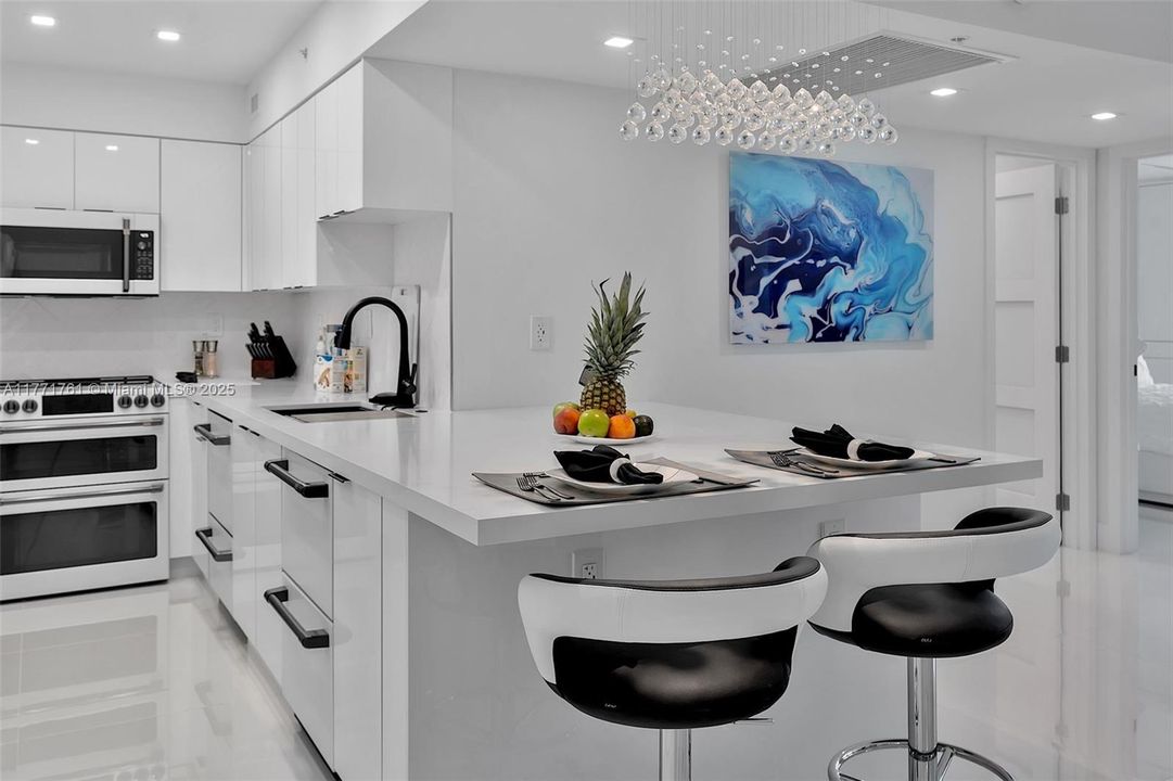 For Rent: $4,000 (1 beds, 1 baths, 745 Square Feet)