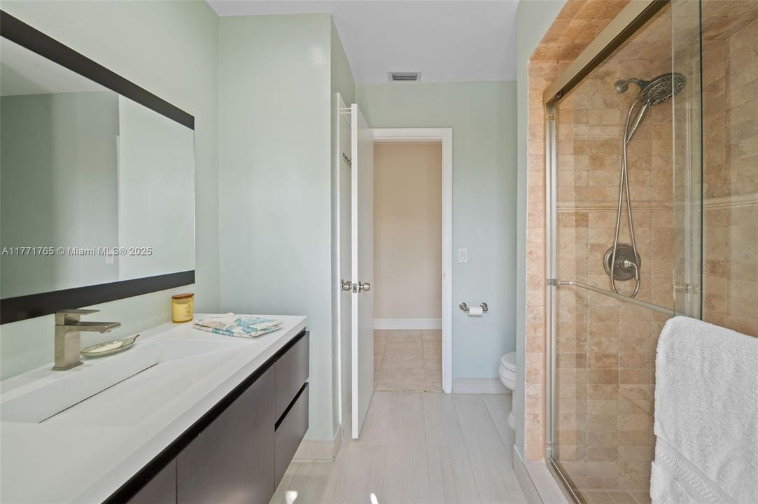 Recently Sold: $1,250,000 (3 beds, 2 baths, 2101 Square Feet)