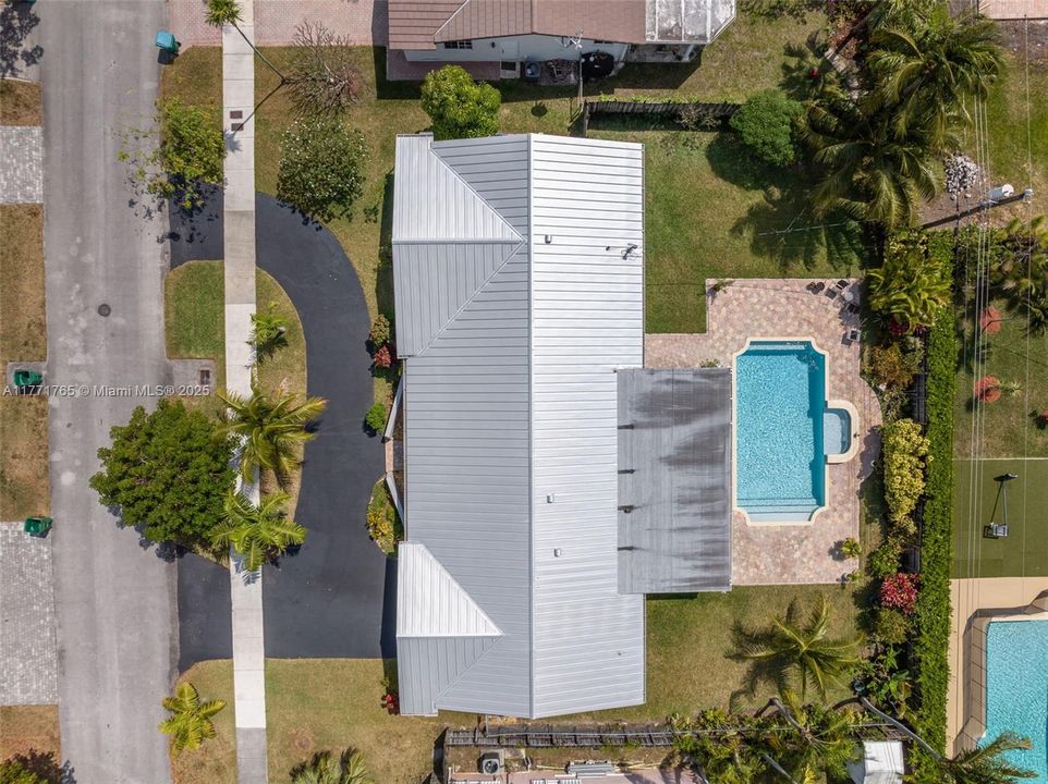 Recently Sold: $1,250,000 (3 beds, 2 baths, 2101 Square Feet)