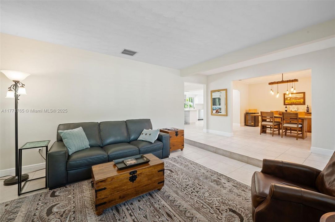 Recently Sold: $1,250,000 (3 beds, 2 baths, 2101 Square Feet)