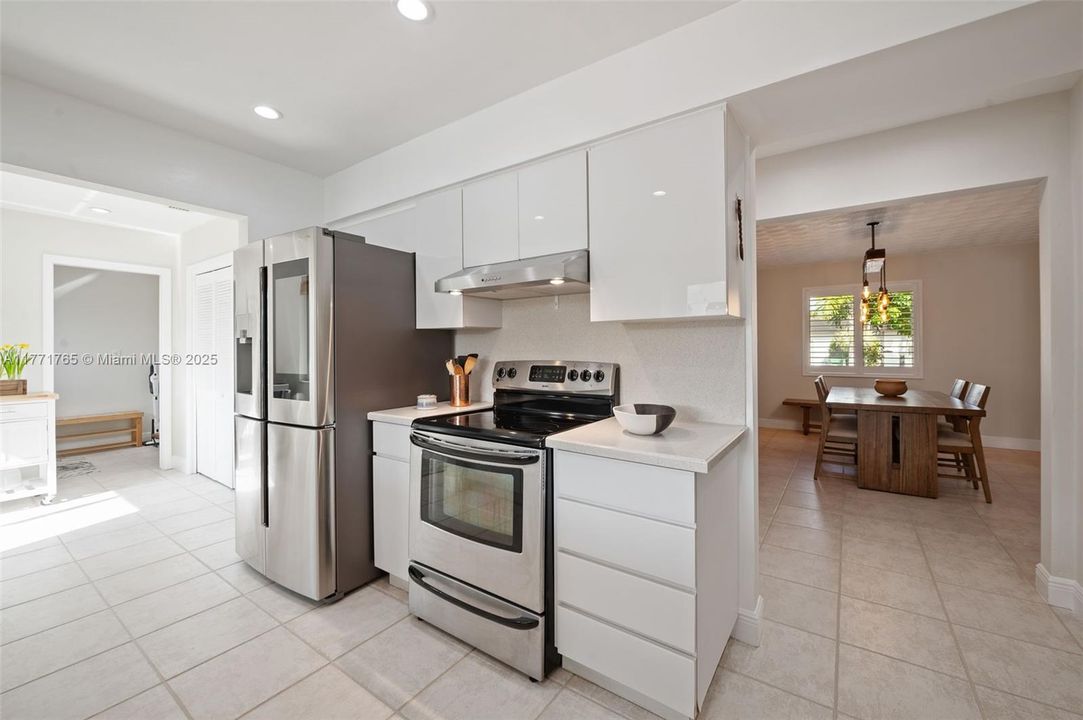 Recently Sold: $1,250,000 (3 beds, 2 baths, 2101 Square Feet)