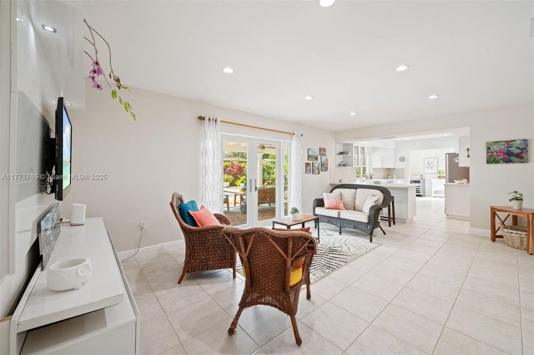 Recently Sold: $1,250,000 (3 beds, 2 baths, 2101 Square Feet)