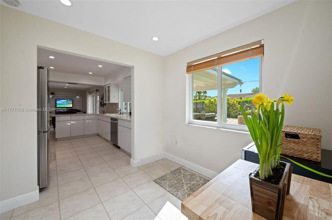 Recently Sold: $1,250,000 (3 beds, 2 baths, 2101 Square Feet)