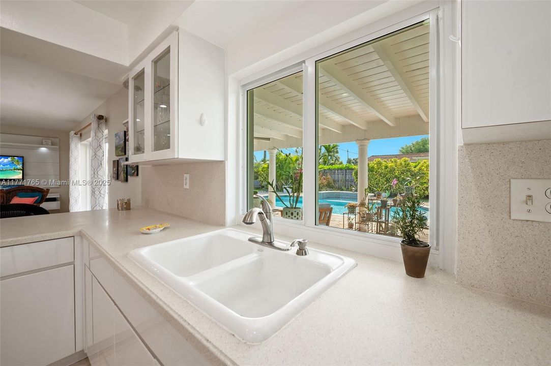 Recently Sold: $1,250,000 (3 beds, 2 baths, 2101 Square Feet)