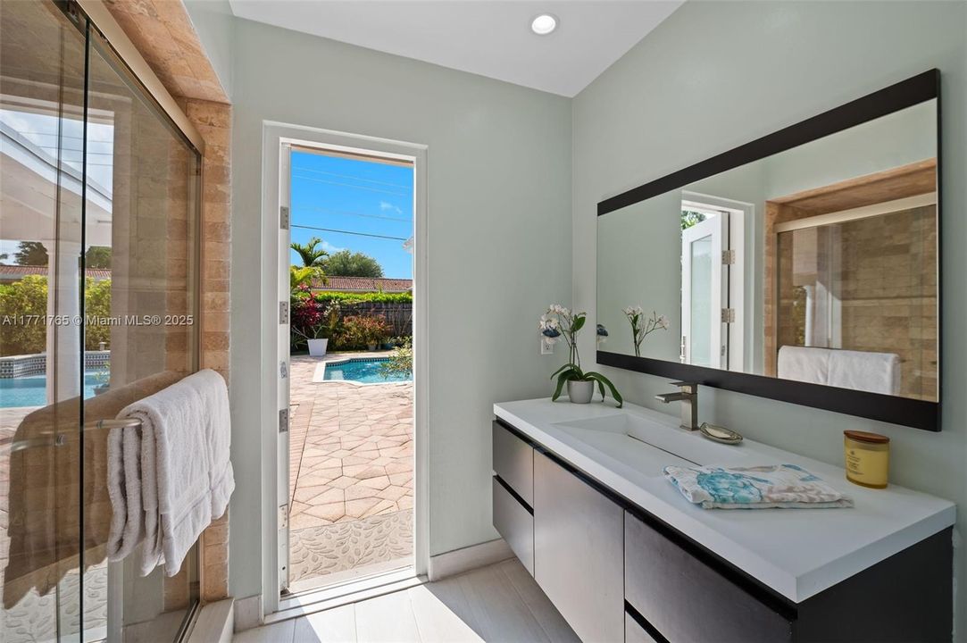 Recently Sold: $1,250,000 (3 beds, 2 baths, 2101 Square Feet)