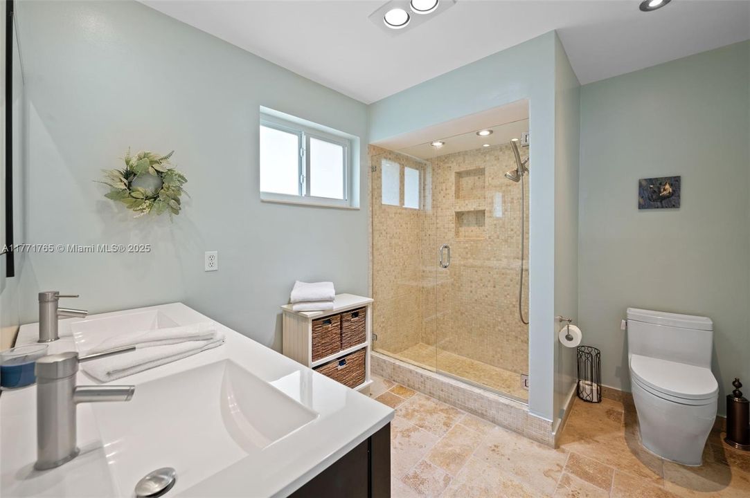 Recently Sold: $1,250,000 (3 beds, 2 baths, 2101 Square Feet)