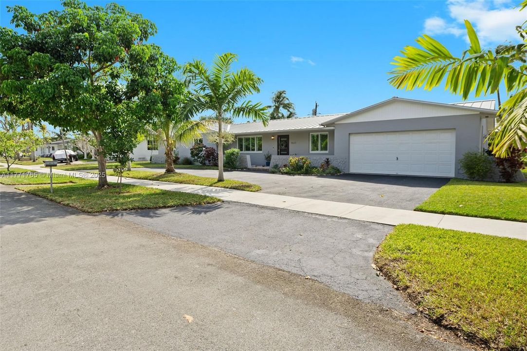 Recently Sold: $1,250,000 (3 beds, 2 baths, 2101 Square Feet)