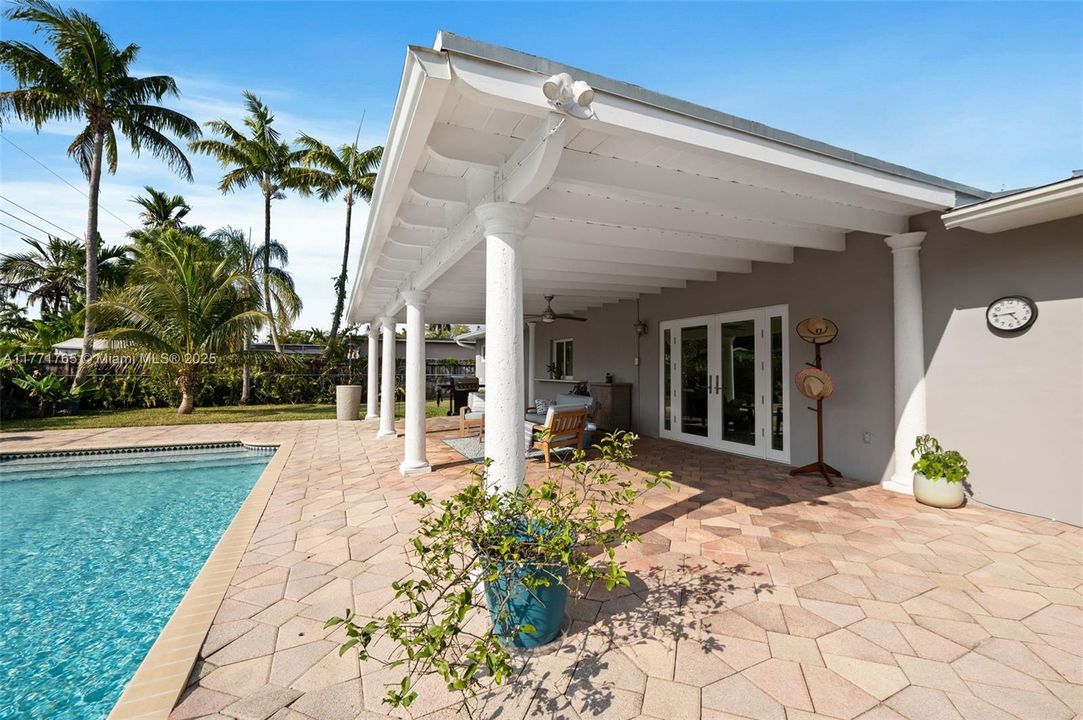 Recently Sold: $1,250,000 (3 beds, 2 baths, 2101 Square Feet)