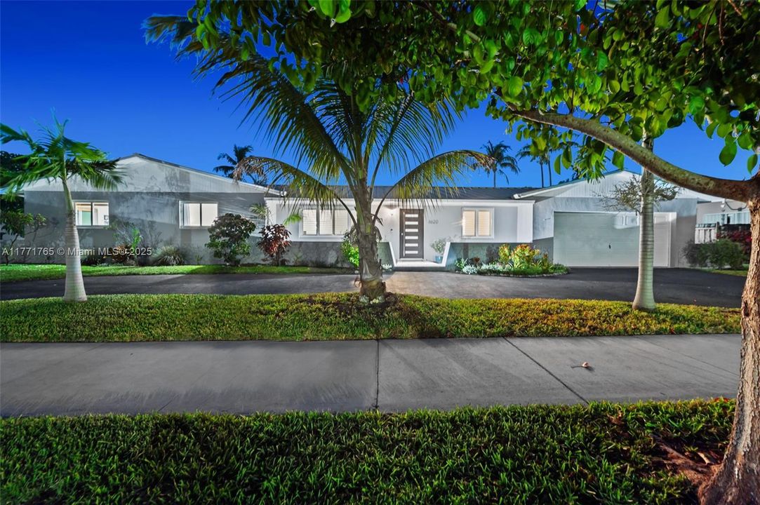 Recently Sold: $1,250,000 (3 beds, 2 baths, 2101 Square Feet)