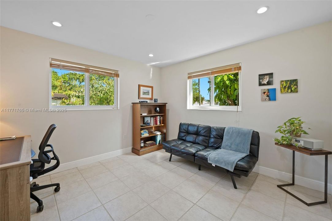 Recently Sold: $1,250,000 (3 beds, 2 baths, 2101 Square Feet)