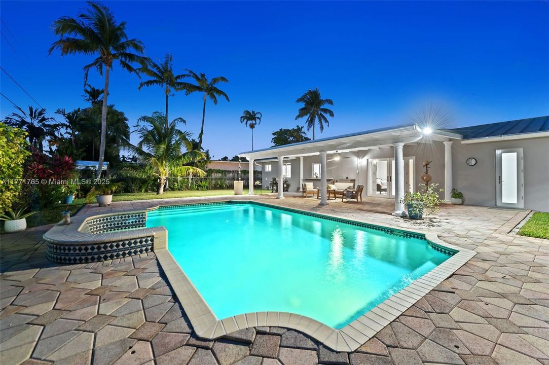 Recently Sold: $1,250,000 (3 beds, 2 baths, 2101 Square Feet)