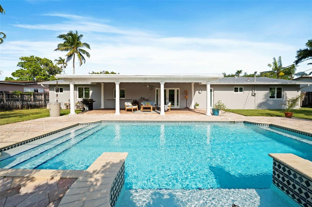 Recently Sold: $1,250,000 (3 beds, 2 baths, 2101 Square Feet)