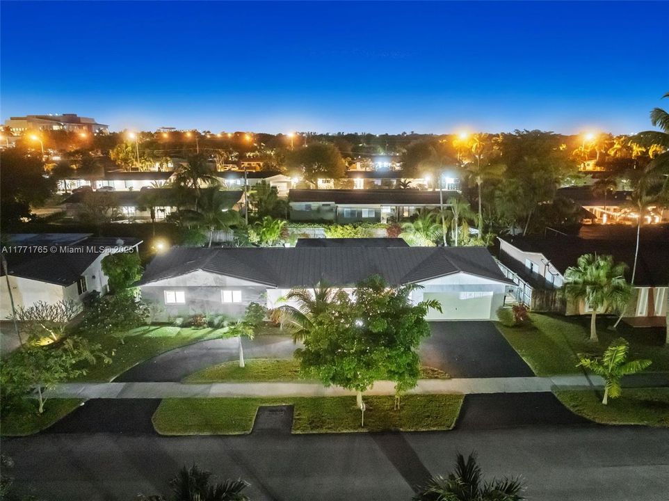 Recently Sold: $1,250,000 (3 beds, 2 baths, 2101 Square Feet)