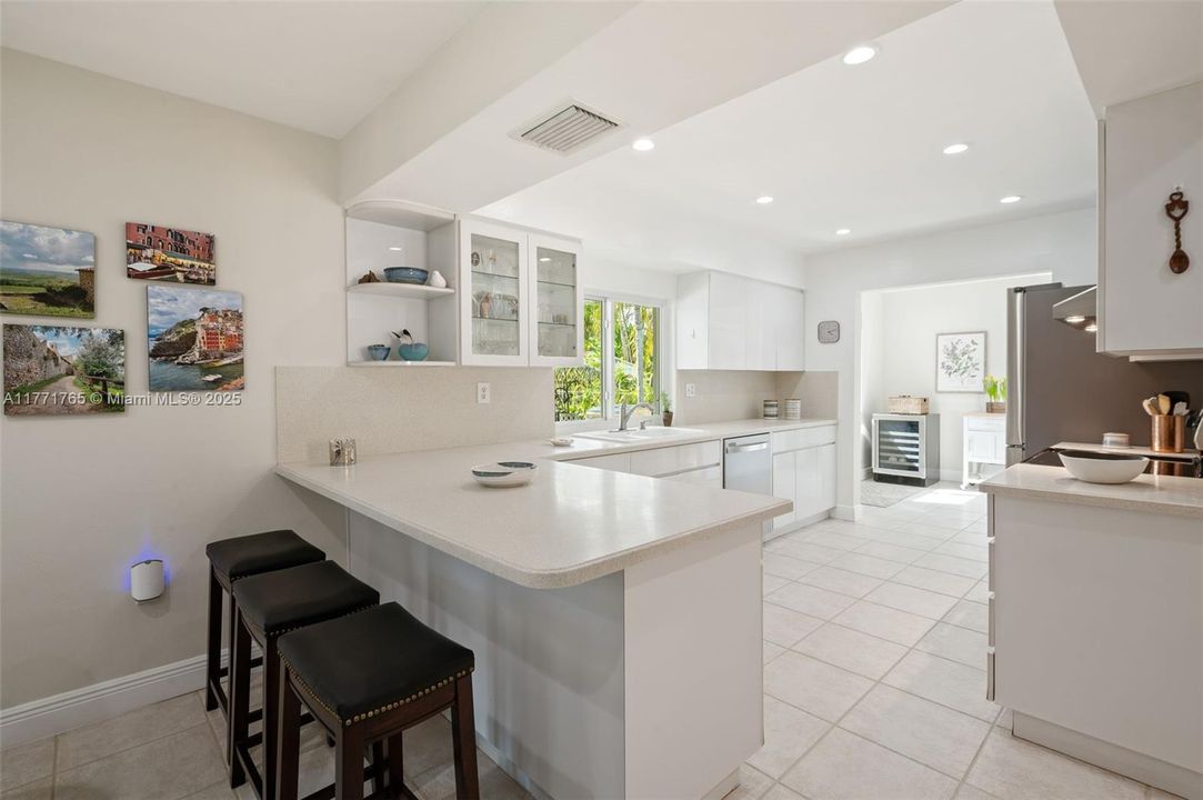 Recently Sold: $1,250,000 (3 beds, 2 baths, 2101 Square Feet)