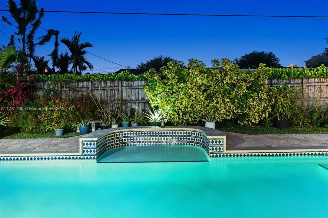 Recently Sold: $1,250,000 (3 beds, 2 baths, 2101 Square Feet)