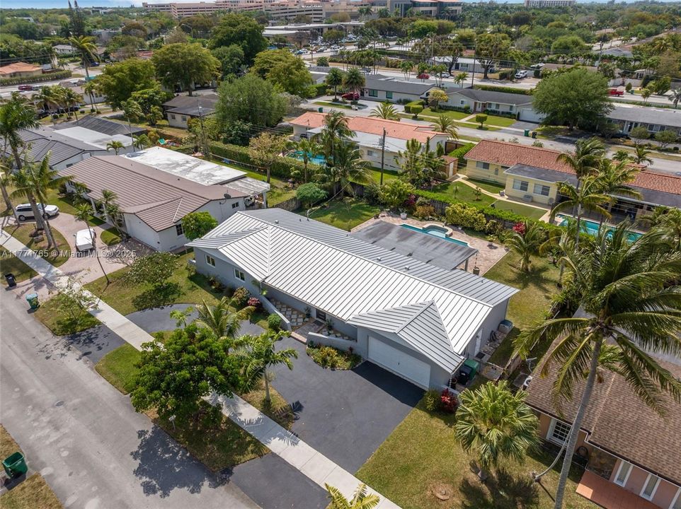 Recently Sold: $1,250,000 (3 beds, 2 baths, 2101 Square Feet)