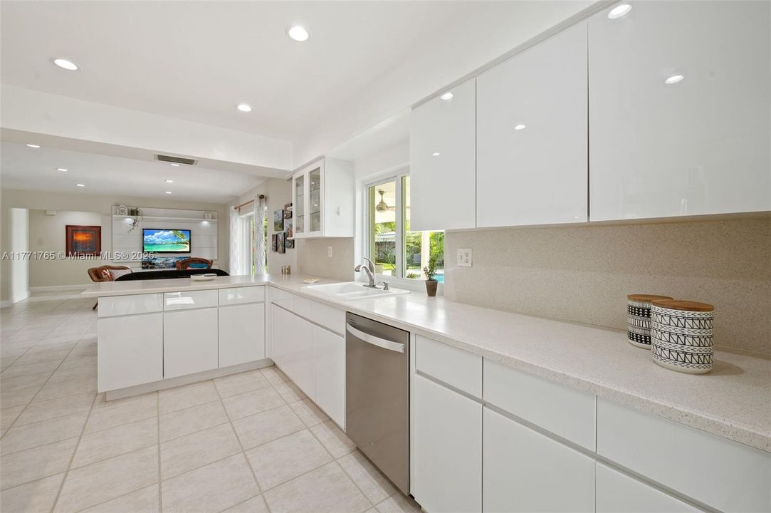 Recently Sold: $1,250,000 (3 beds, 2 baths, 2101 Square Feet)