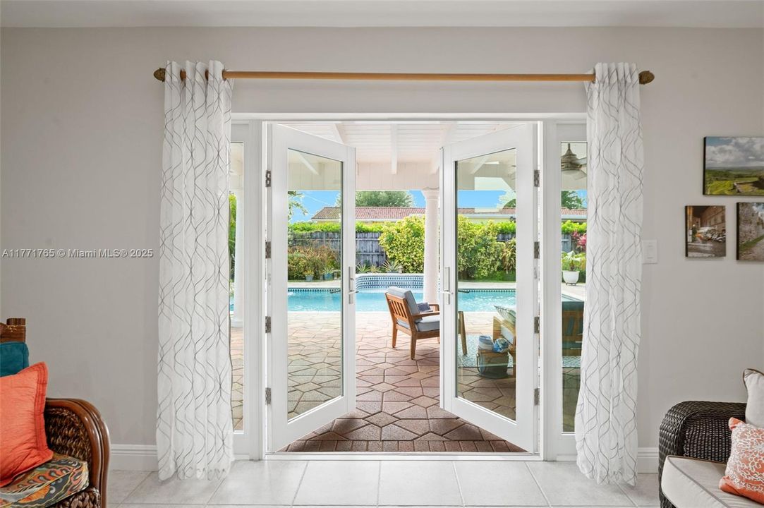 Recently Sold: $1,250,000 (3 beds, 2 baths, 2101 Square Feet)