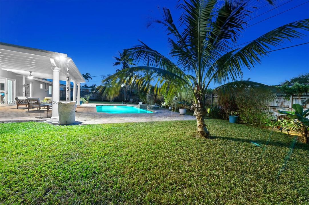 Recently Sold: $1,250,000 (3 beds, 2 baths, 2101 Square Feet)