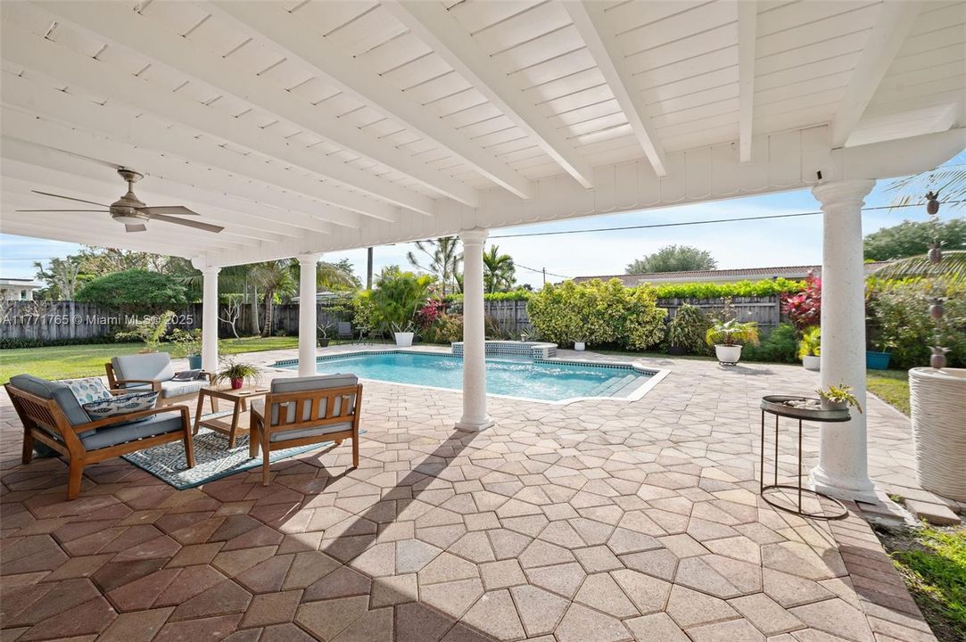 Recently Sold: $1,250,000 (3 beds, 2 baths, 2101 Square Feet)