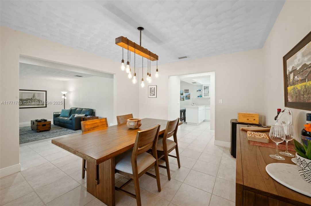 Recently Sold: $1,250,000 (3 beds, 2 baths, 2101 Square Feet)