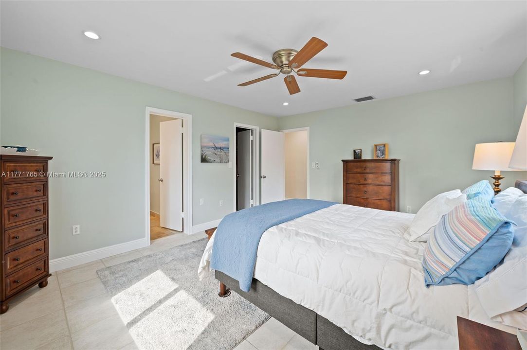 Recently Sold: $1,250,000 (3 beds, 2 baths, 2101 Square Feet)