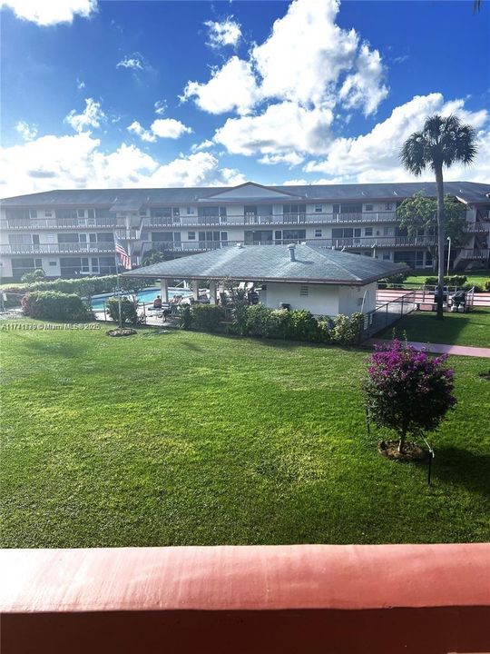 For Sale: $128,000 (1 beds, 1 baths, 720 Square Feet)