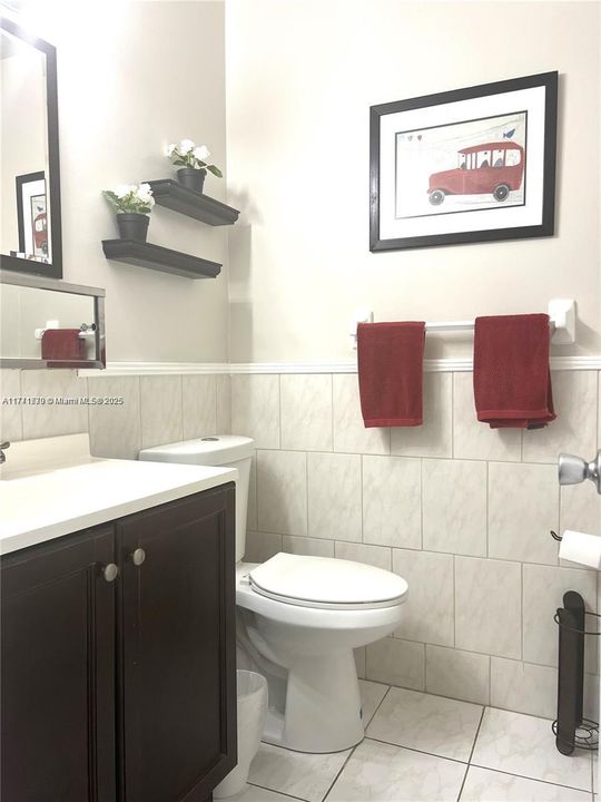 For Sale: $128,000 (1 beds, 1 baths, 720 Square Feet)