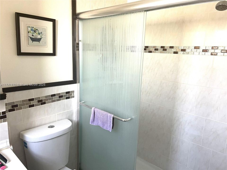 For Sale: $128,000 (1 beds, 1 baths, 720 Square Feet)