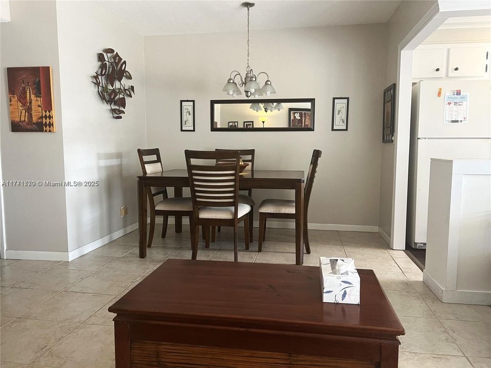 For Sale: $128,000 (1 beds, 1 baths, 720 Square Feet)