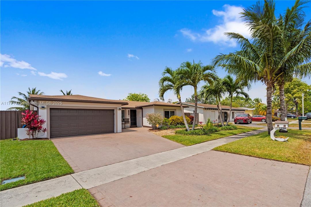 Недавно продано: $717,000 (3 спален, 2 ванн, 1548 Квадратных фут)