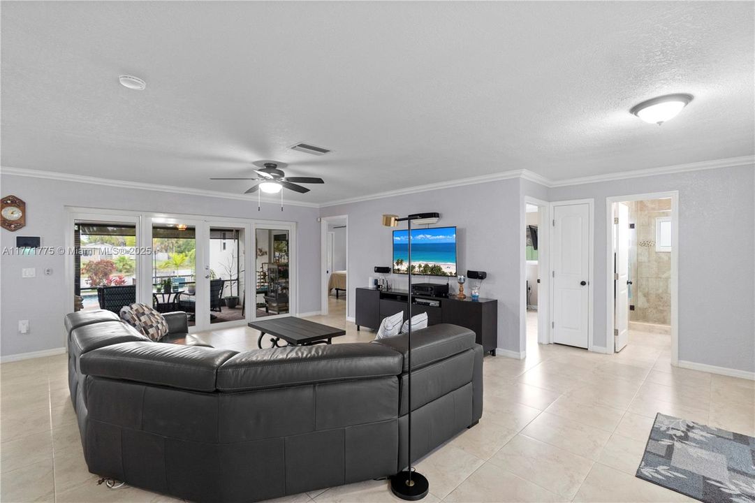 Недавно продано: $717,000 (3 спален, 2 ванн, 1548 Квадратных фут)